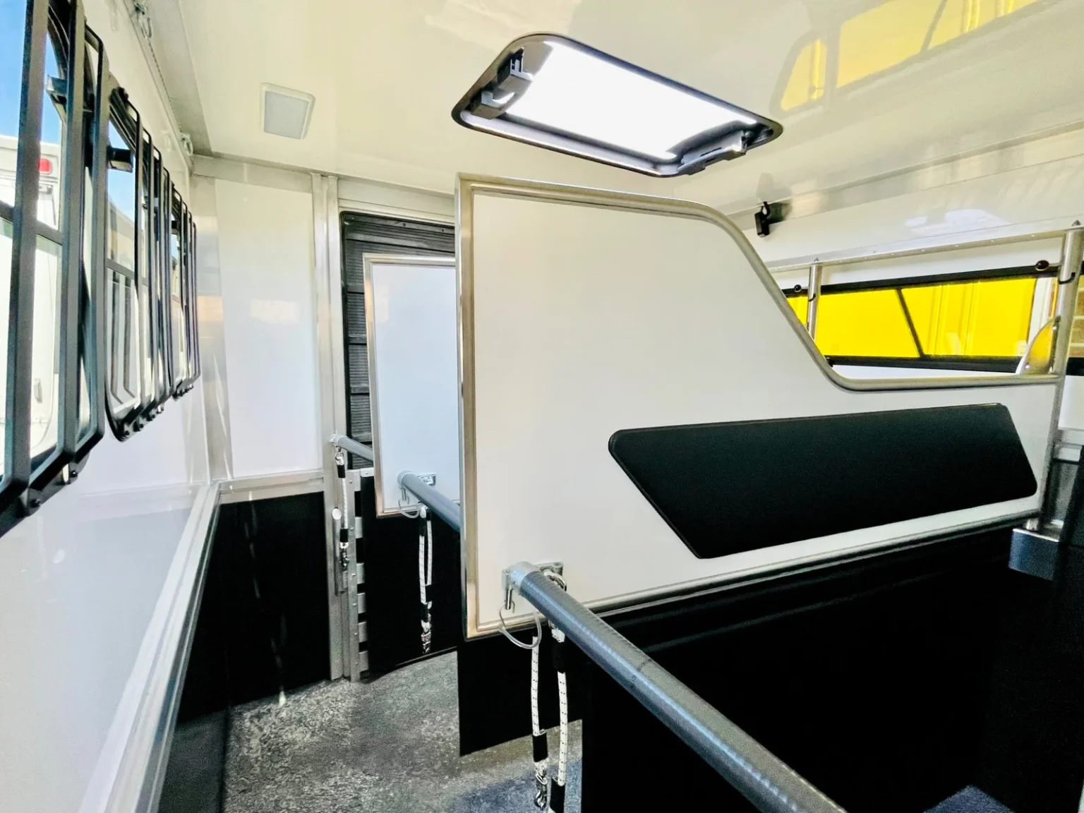 RJH Trailer Pferdeabteil