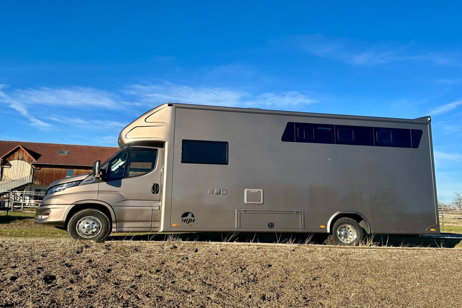 RJH Sport Pro Pferdetransporter