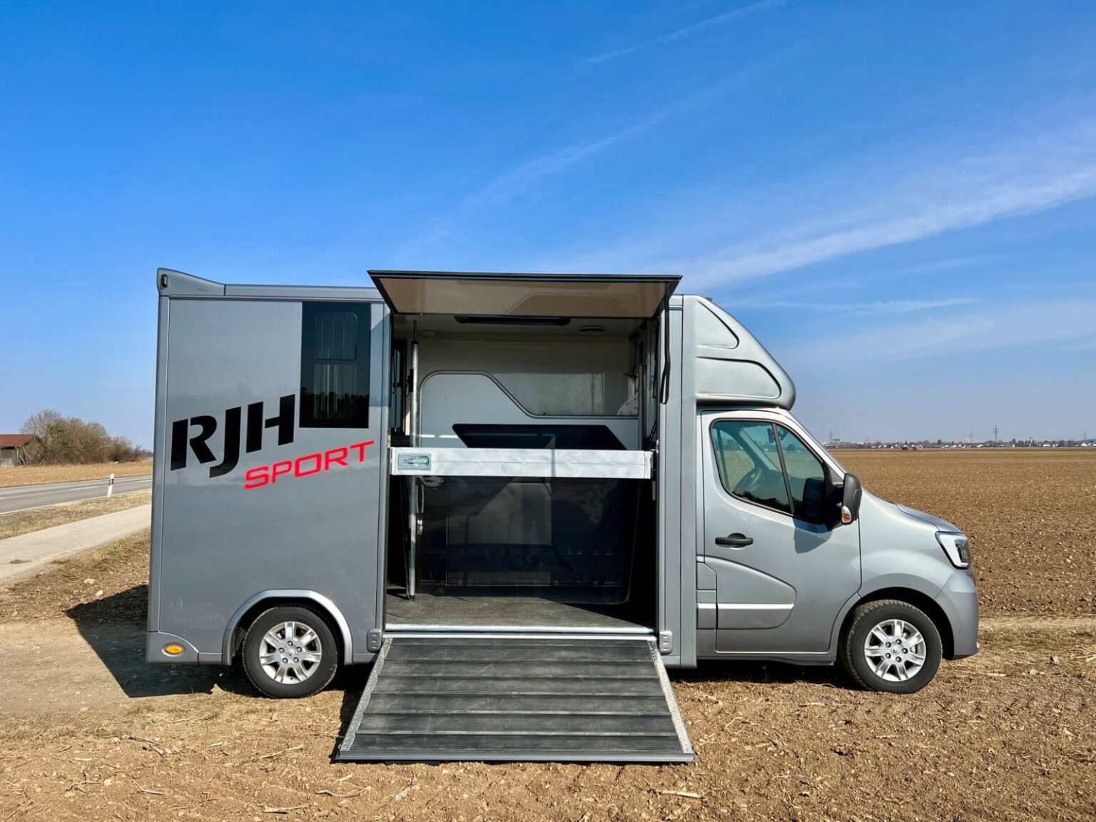 RJH Sport Renault 2-Pferdetransporter