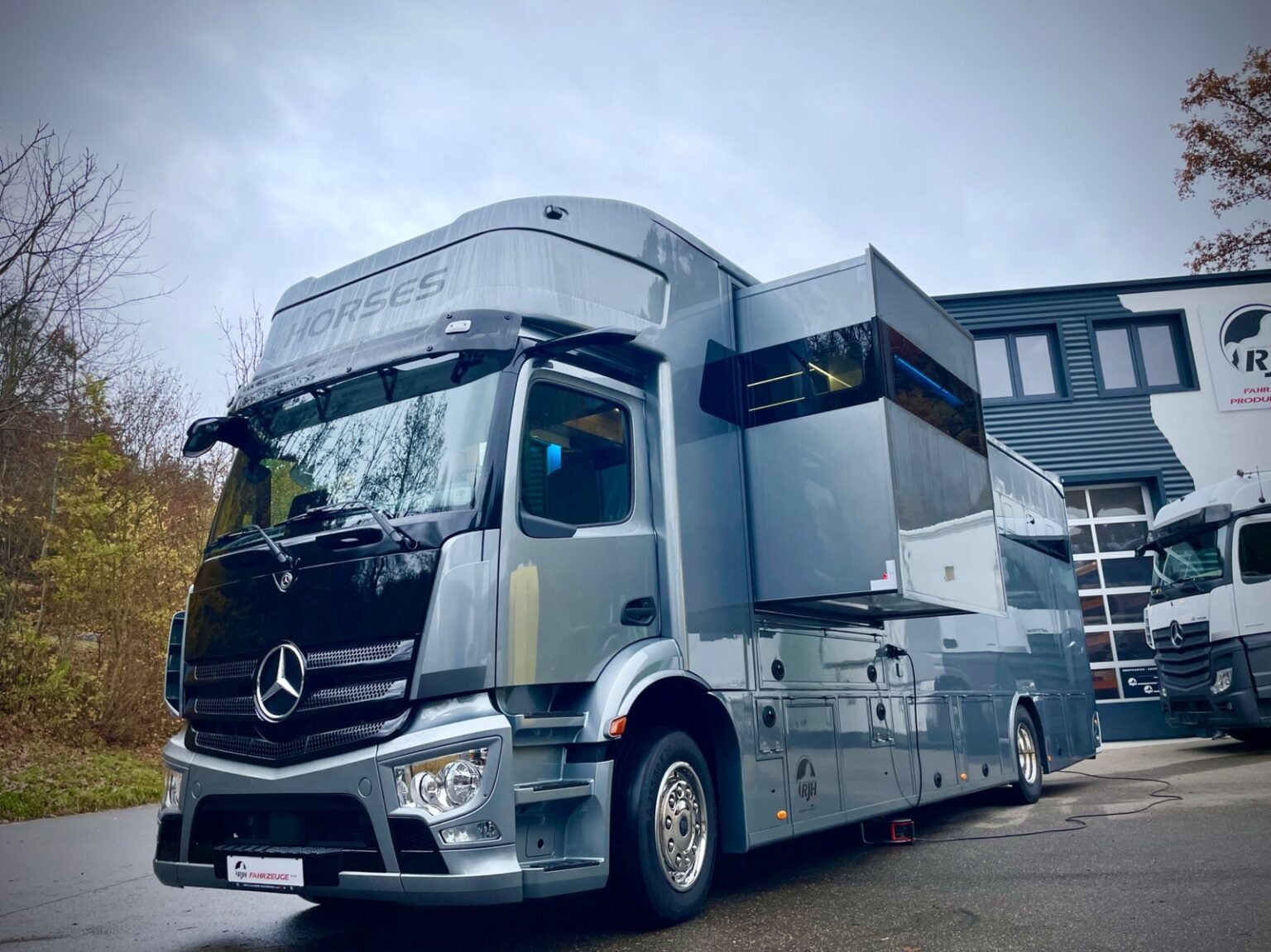 RJH Exclusive H4 Loft mit ausgefahrenem Pop-Out