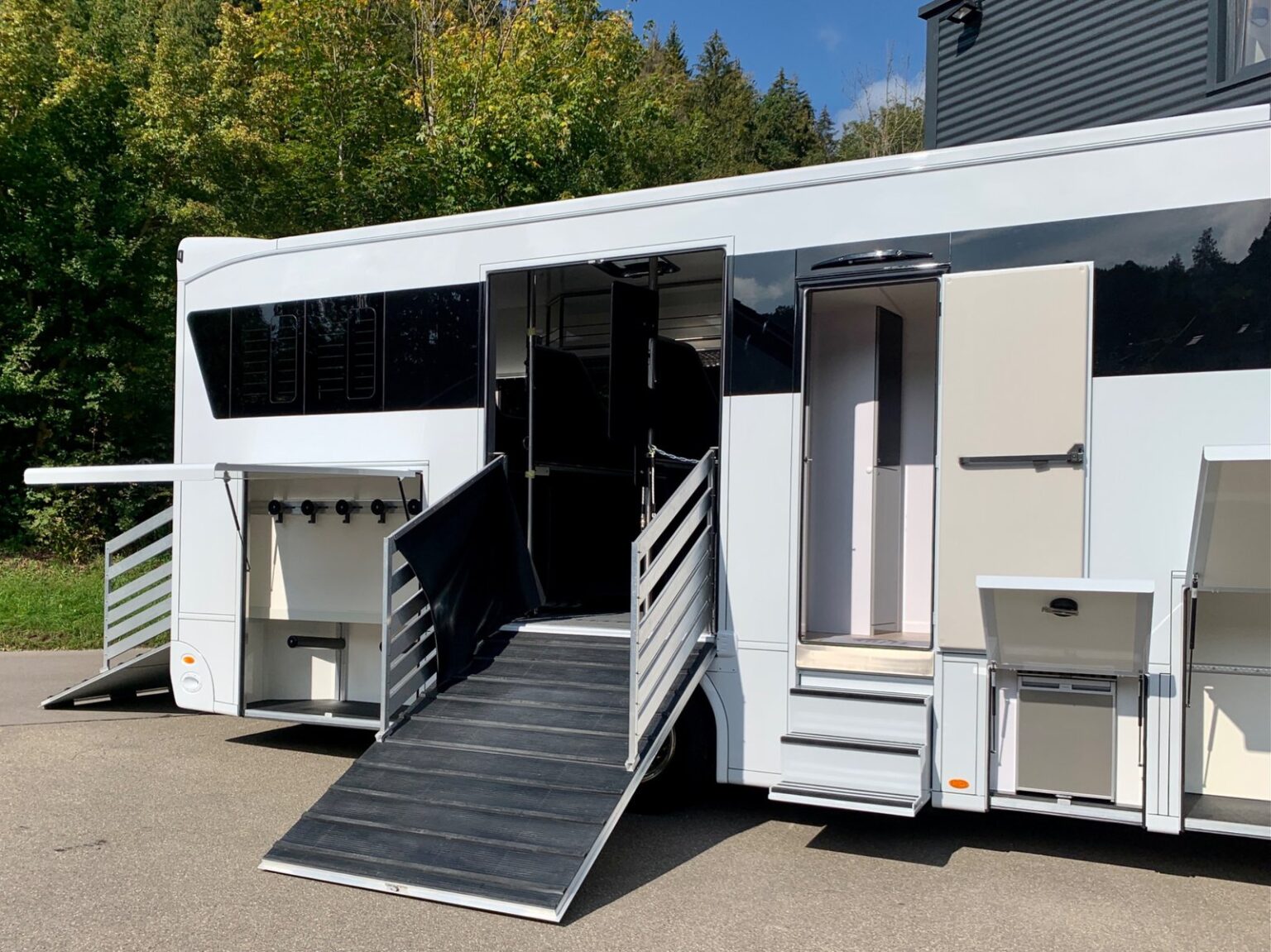 RJH Exclusive H5 mit offener Rampe