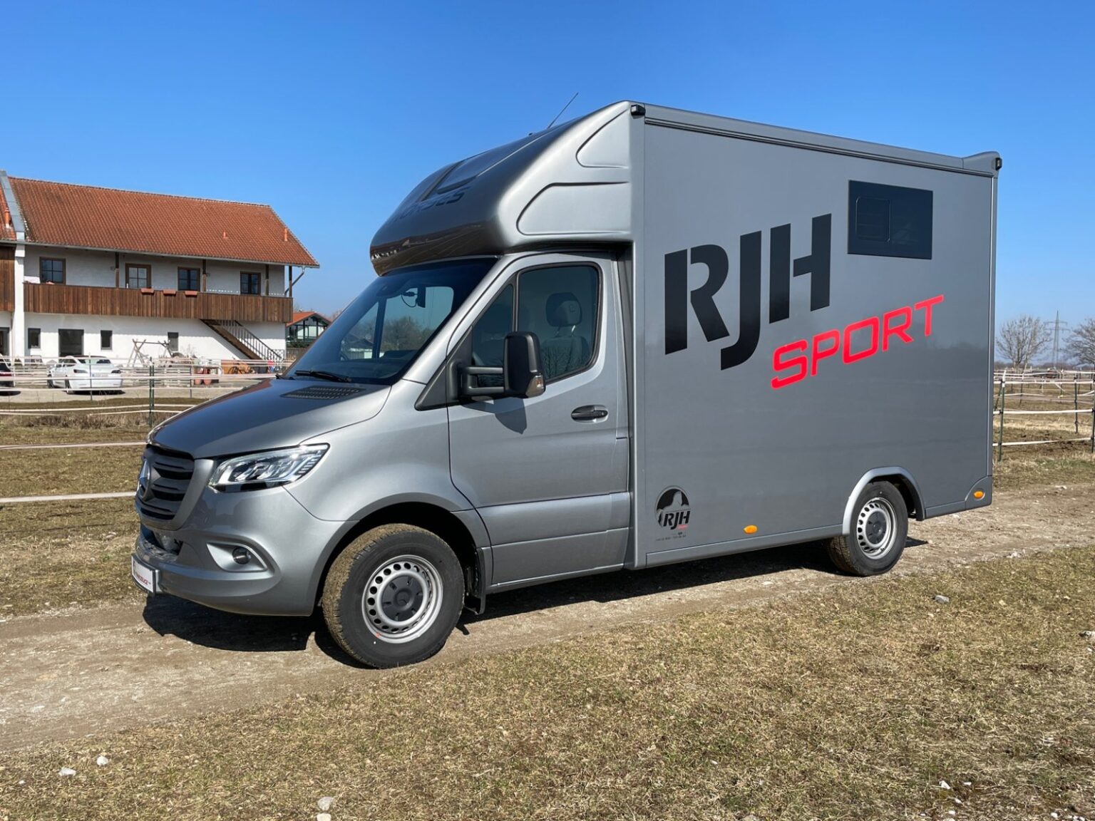 RJH Sport Mercedes Benz 2-Pferdetransporter