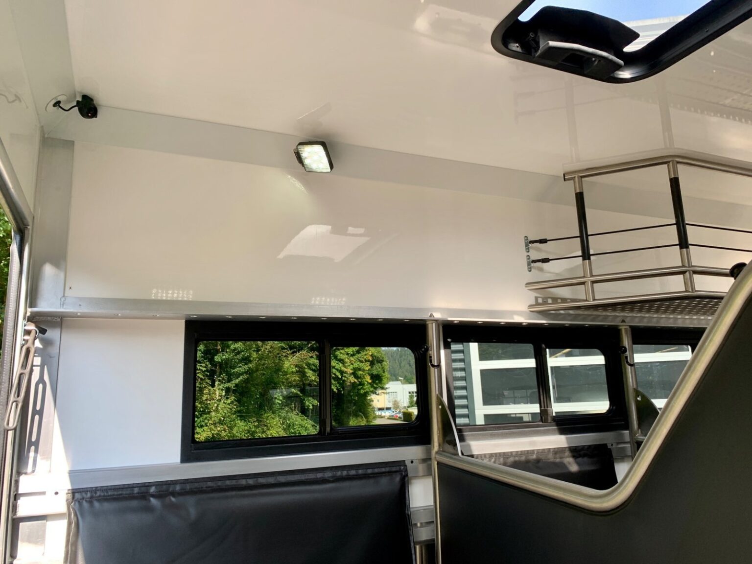 RJH Exclusive H5 Pferdeabteil Fenster