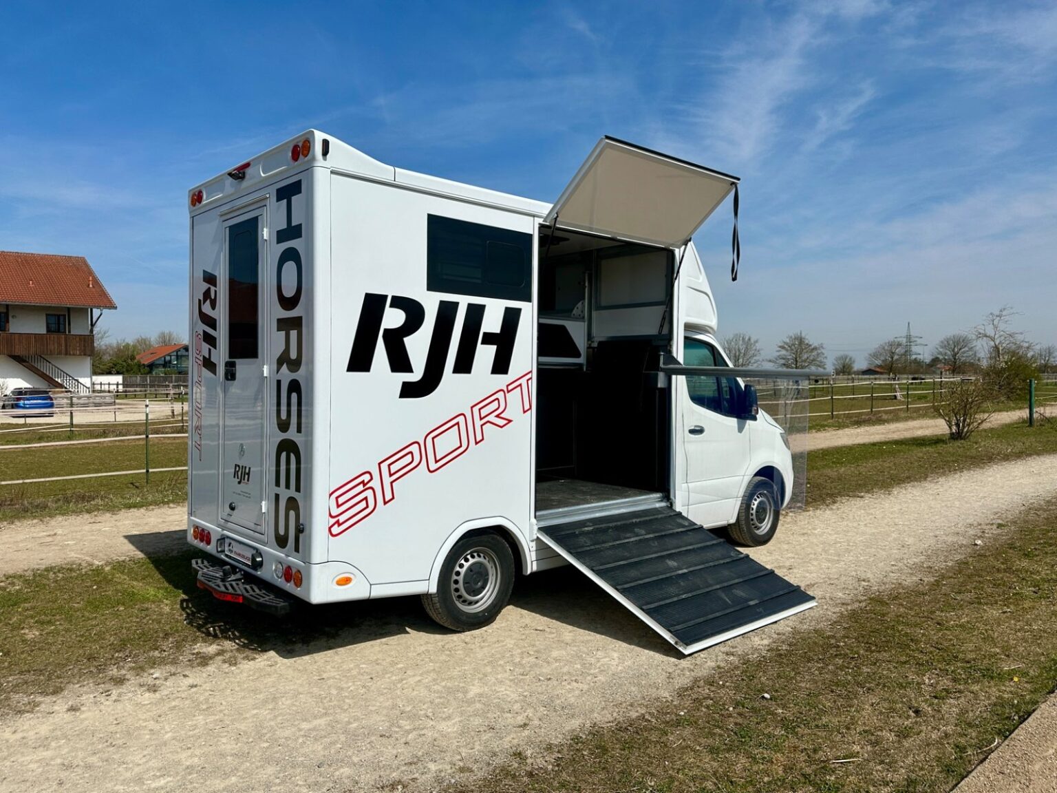 RJH Sport Mercedes Benz 2-Pferdetransporter