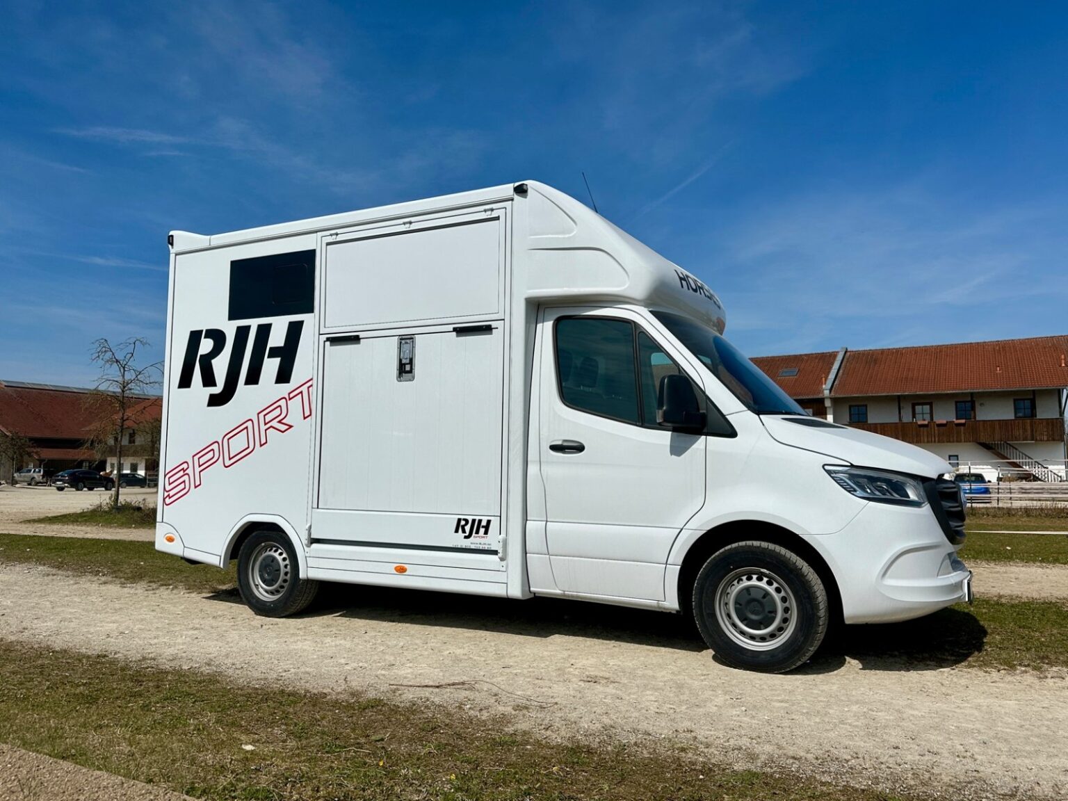 RJH Sport Mercedes Benz 2-Pferdetransporter
