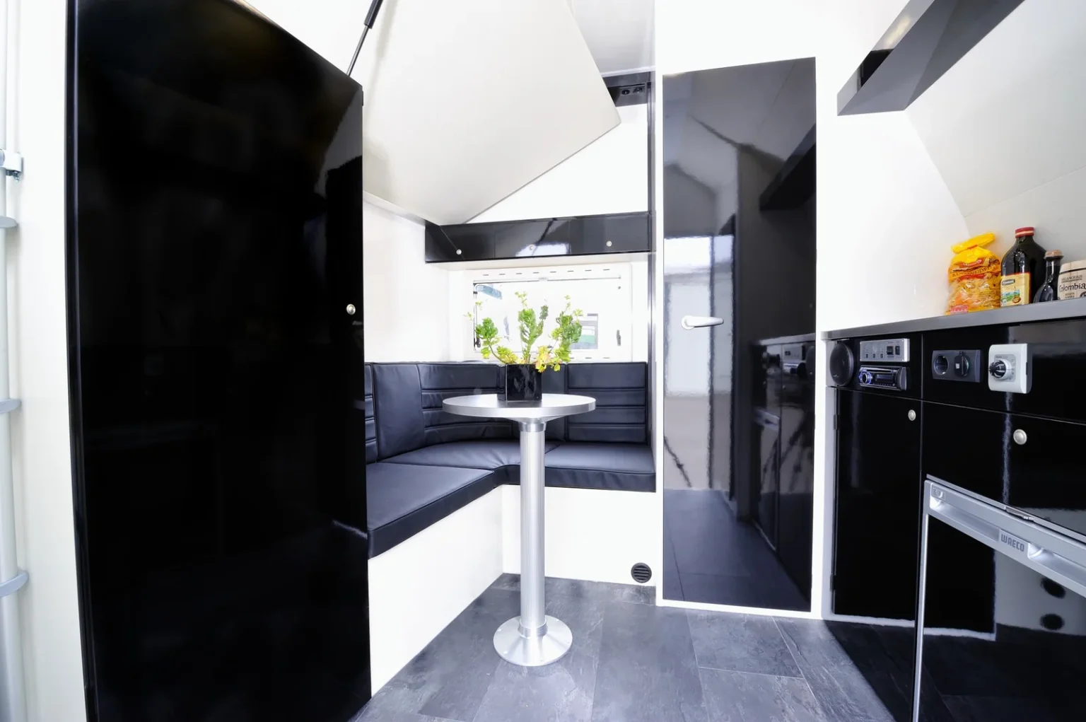 wohnmodul-im-pferdeanhaenger-trailer