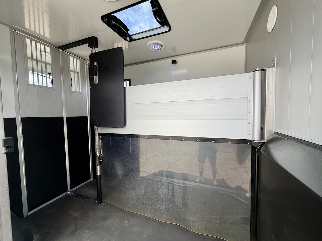 Renault Roelofsen Horse Trailer for 2 horses - latest model - high payload - SPECIAL PRICE