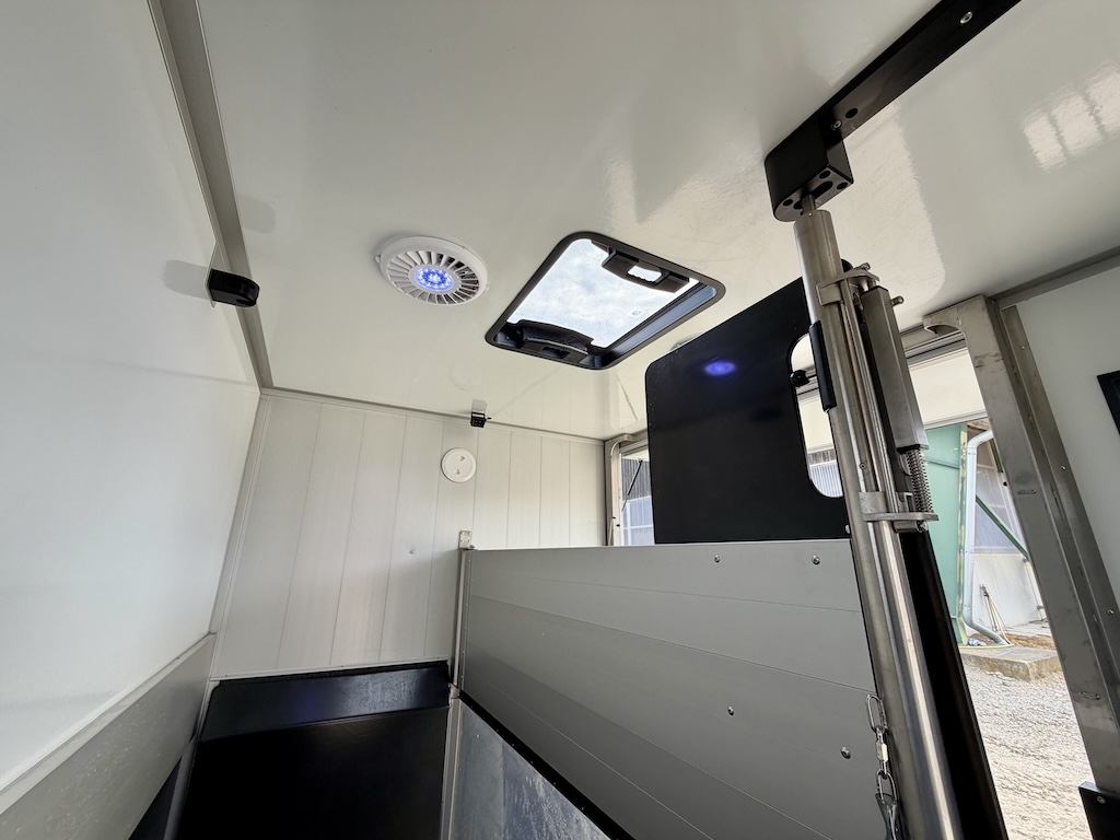 Renault Roelofsen Horse Trailer for 2 horses - latest model - high payload - SPECIAL PRICE