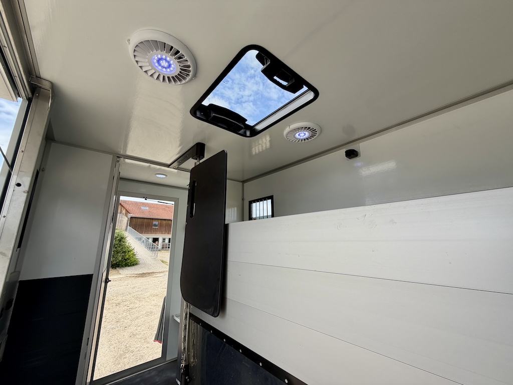 Renault Roelofsen Horse Trailer for 2 horses - latest model - high payload - SPECIAL PRICE