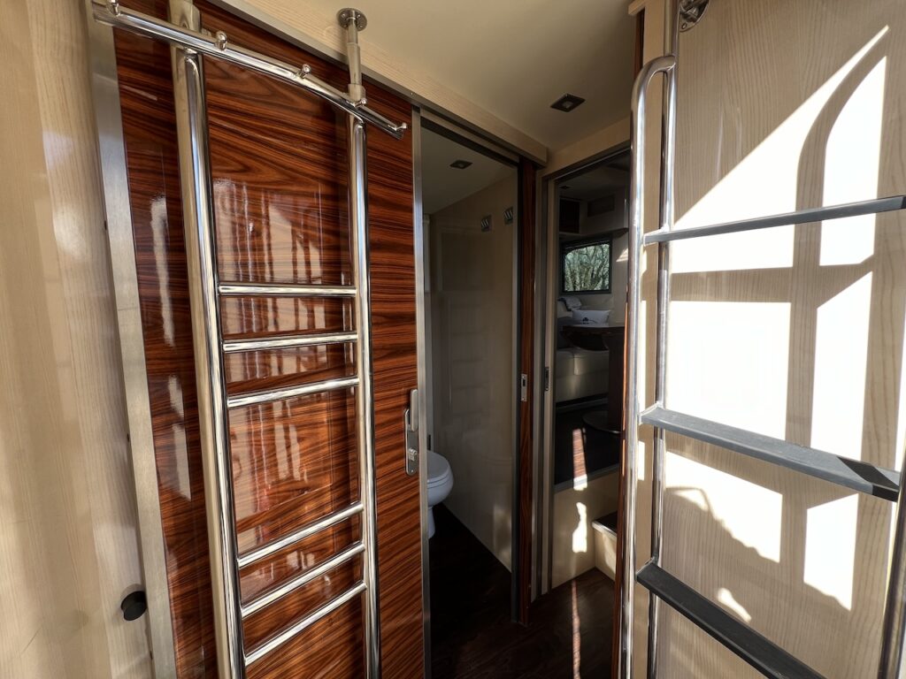 Mercedes-Benz Actros Roelofsen Pferdetransporter Doppel POP-OUT