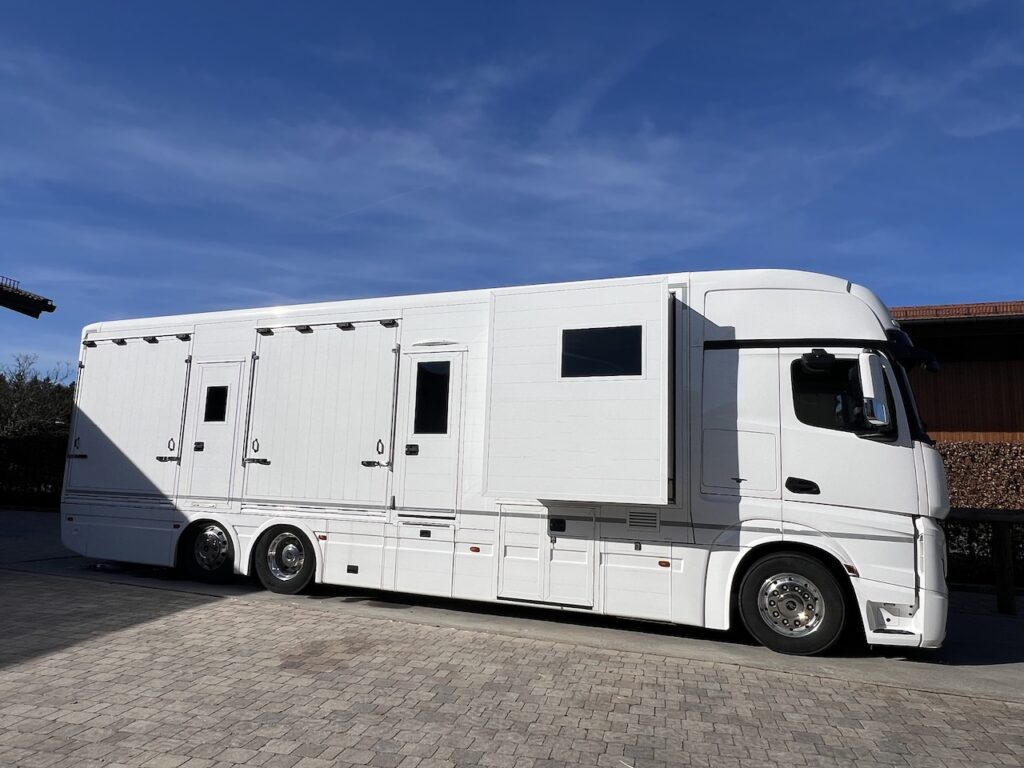 Mercedes-Benz Actros Roelofsen Pferdetransporter Doppel POP-OUT