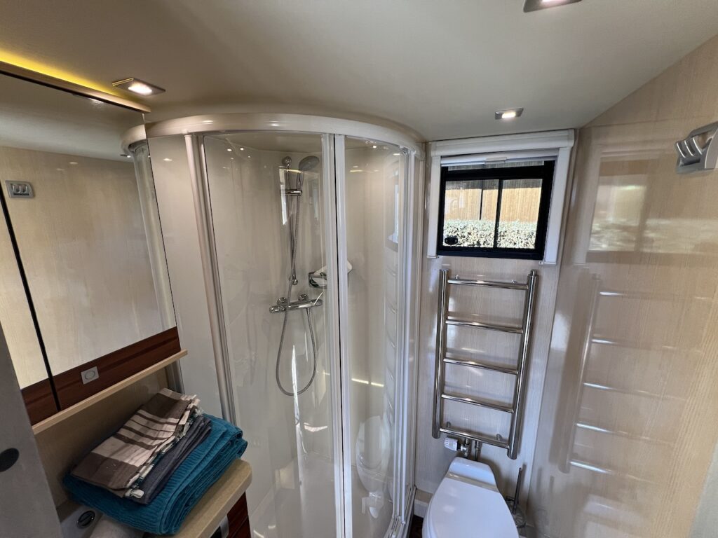 Mercedes-Benz Actros Roelofsen Pferdetransporter Doppel POP-OUT