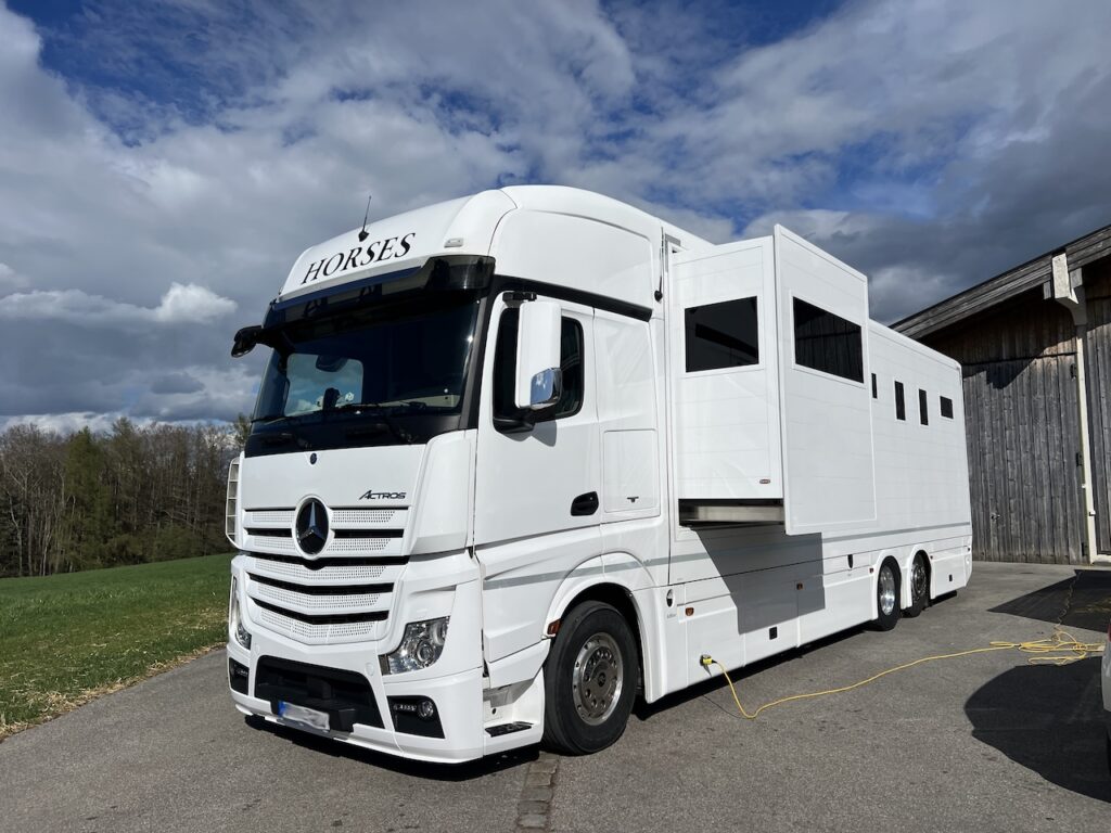 Mercedes-Benz Actros Roelofsen Pferdetransporter Doppel POP-OUT
