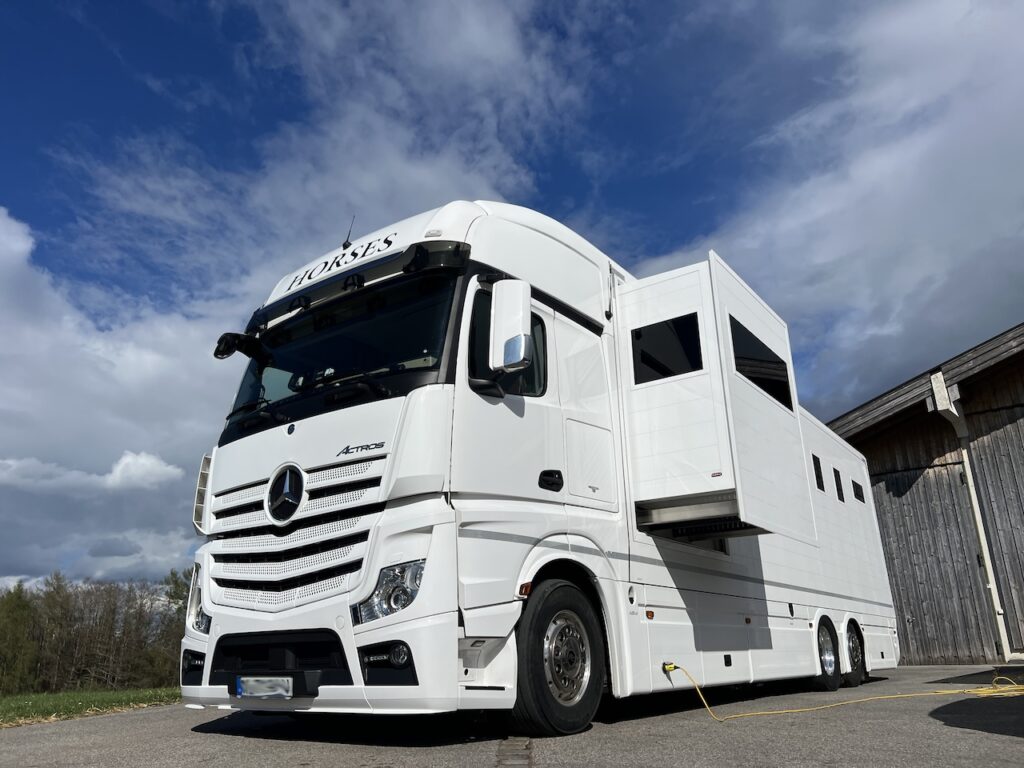 Mercedes-Benz Actros Roelofsen Pferdetransporter Doppel POP-OUT