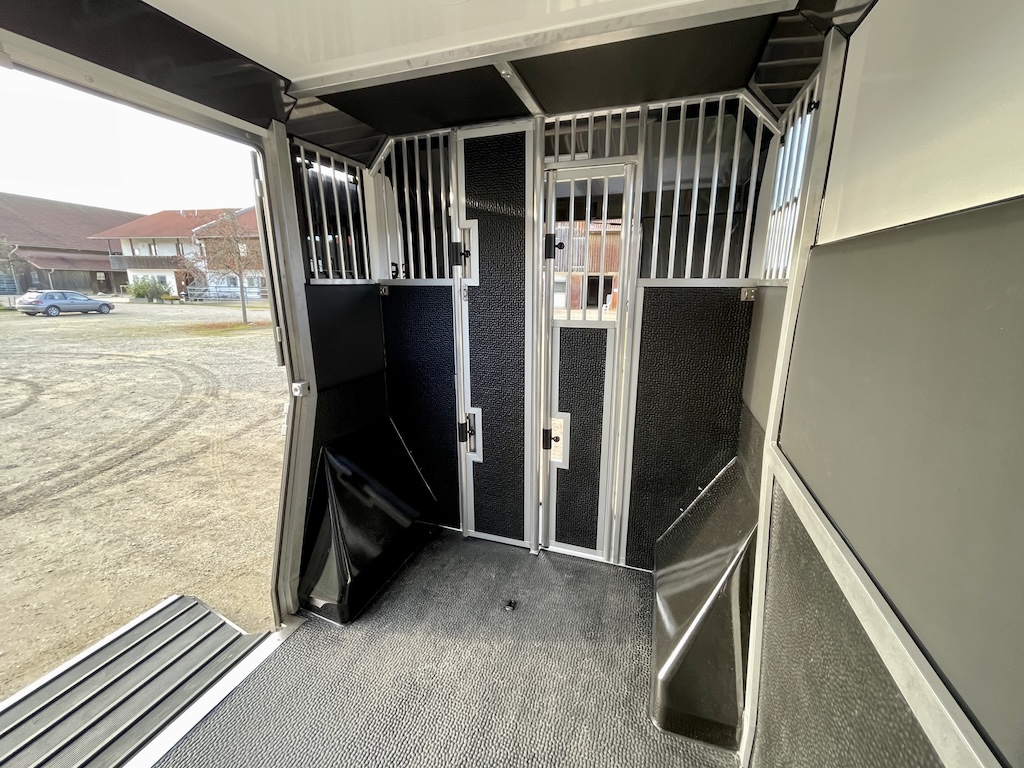 Renault EQUITA 2-Pferdetransporter 5-Sitzer LKW - auf Bestellung