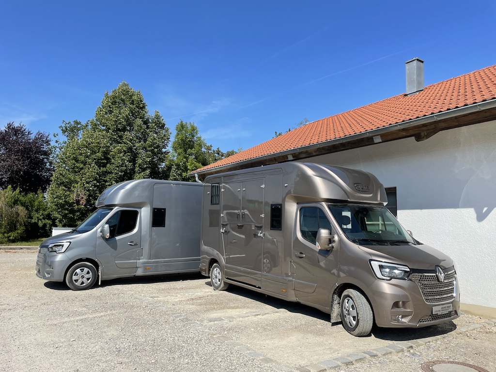 Renault EQUITA 2-Pferdetransporter 5-Sitzer LKW - auf Bestellung
