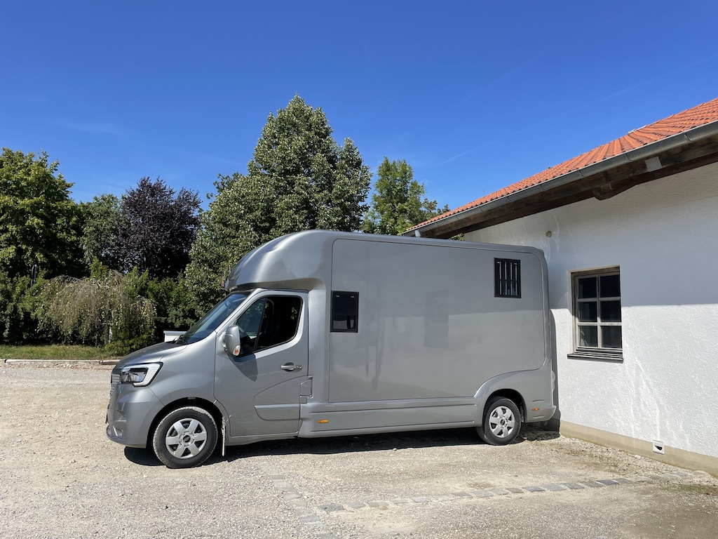 Renault EQUITA 2-Pferdetransporter 5-Sitzer LKW - auf Bestellung