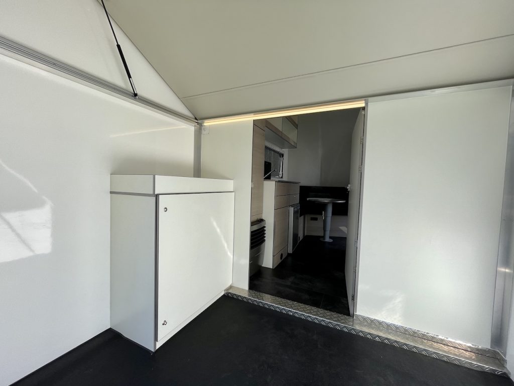 RJH Wohnanhänger mit großer Heckgarage WC Dusche Wohnwagen - Vorführer