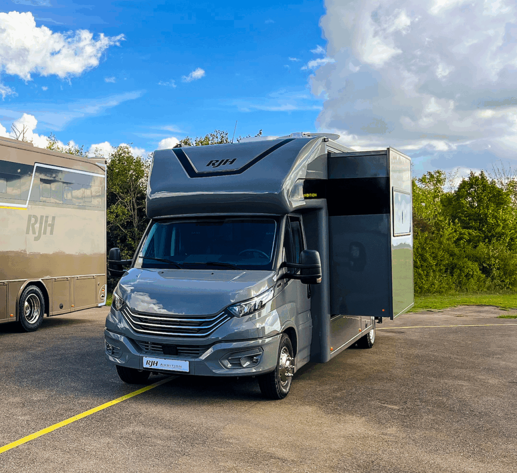 RJH "Ambition Style" Reisemobil mit Slide-Out und großer Heckgarage