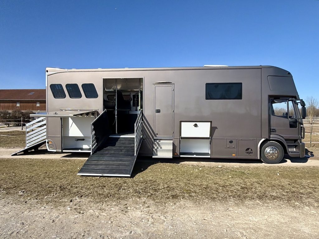 Iveco Eurocargo 160E RJH Ecoline H5 Pferdetransporter Slide-Out 5 Pferde LKW