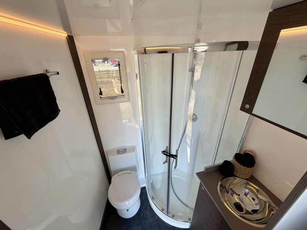 Iveco Eurocargo 160E RJH Ecoline H5 Pferdetransporter Slide-Out 5 Pferde LKW