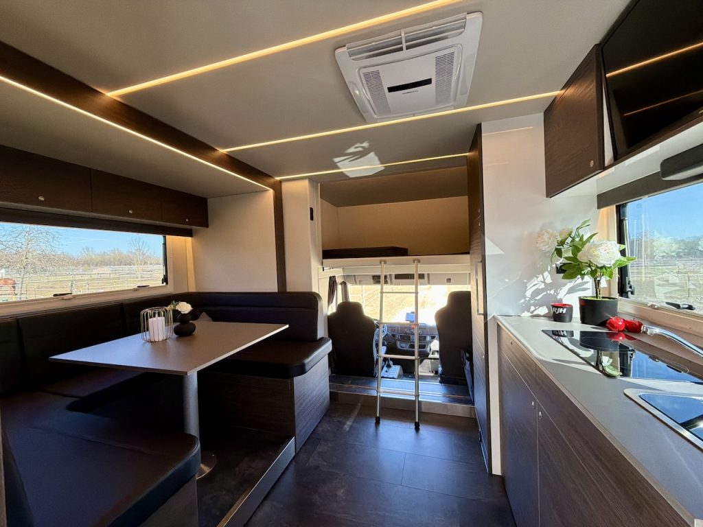 Iveco Eurocargo 160E RJH Ecoline H5 Pferdetransporter Slide-Out 5 Pferde LKW