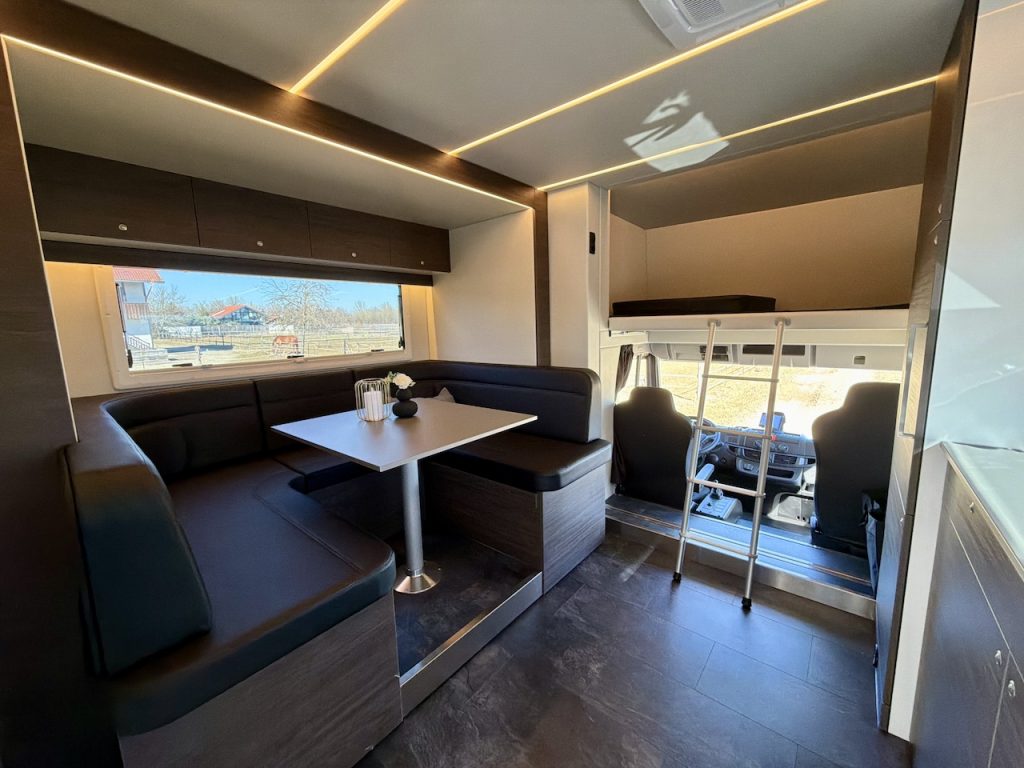 Iveco Eurocargo 160E RJH Ecoline H5 Pferdetransporter Slide-Out 5 Pferde LKW