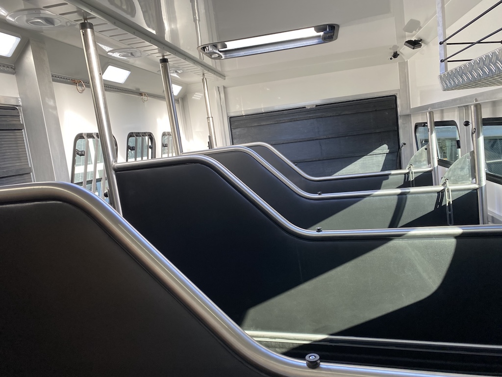 Iveco Eurocargo 160E RJH Ecoline H5 Pferdetransporter Slide-Out 5 Pferde - Fahrzeug im Vorlauf 