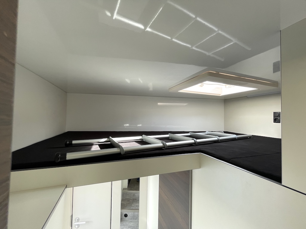 Iveco Eurocargo 160E RJH Ecoline H5 Pferdetransporter Slide-Out 5 Pferde - Fahrzeug im Vorlauf 