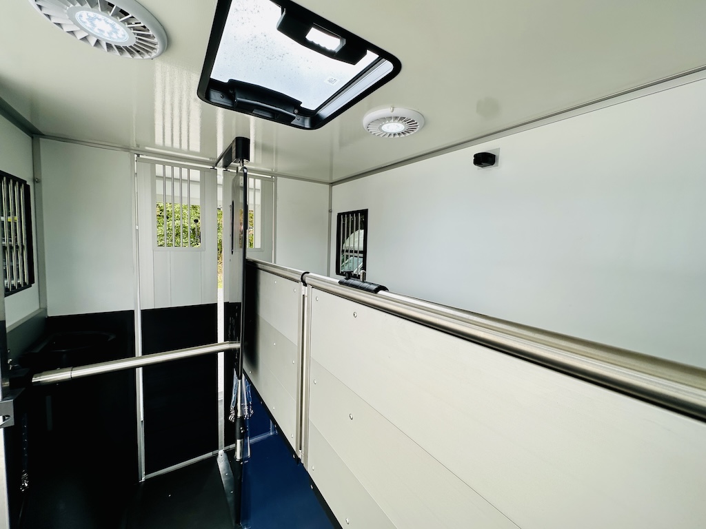 Renault Roelofsen Yorse 2-Pferdetransporter 3,5to. 165PS mautfrei hohe Zuladung LKW NEU