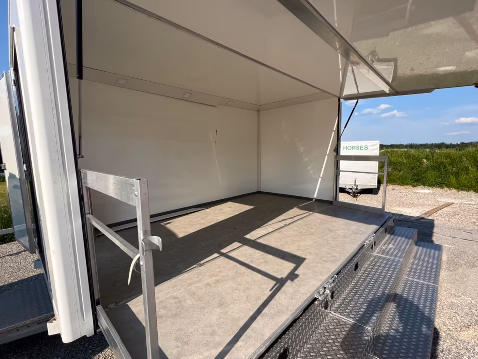 Messeanhänger Steinsberger Promotion Messe Stand klappbar Verkauf