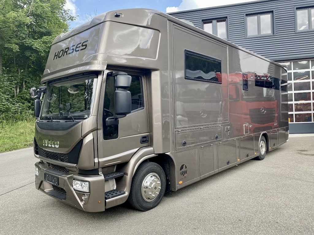 Iveco Eurocargo 160E RJH Ecoline H5 Pferdetransporter Slide-Out 5 Pferde - Fahrzeug im Vorlauf 
