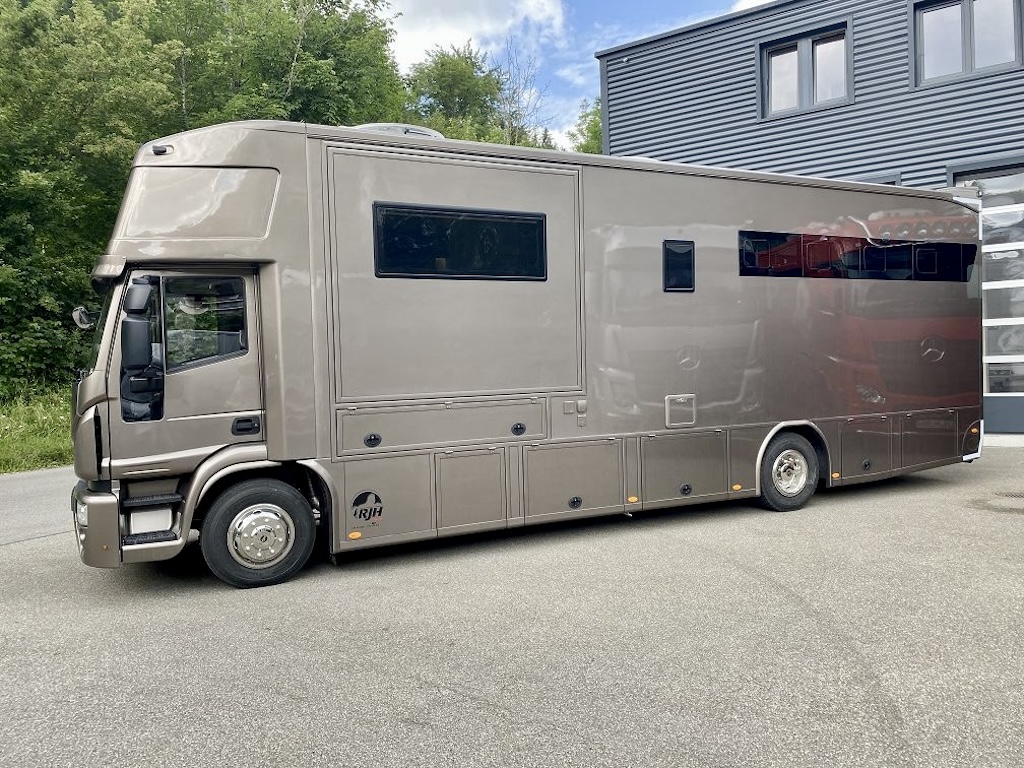 Iveco Eurocargo 160E RJH Ecoline H5 Pferdetransporter Slide-Out 5 Pferde - Fahrzeug im Vorlauf 