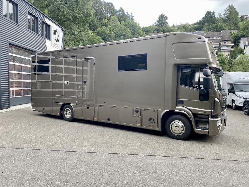 Iveco Eurocargo 160E RJH Ecoline H5 Pferdetransporter Slide-Out 5 Pferde - Fahrzeug im Vorlauf 
