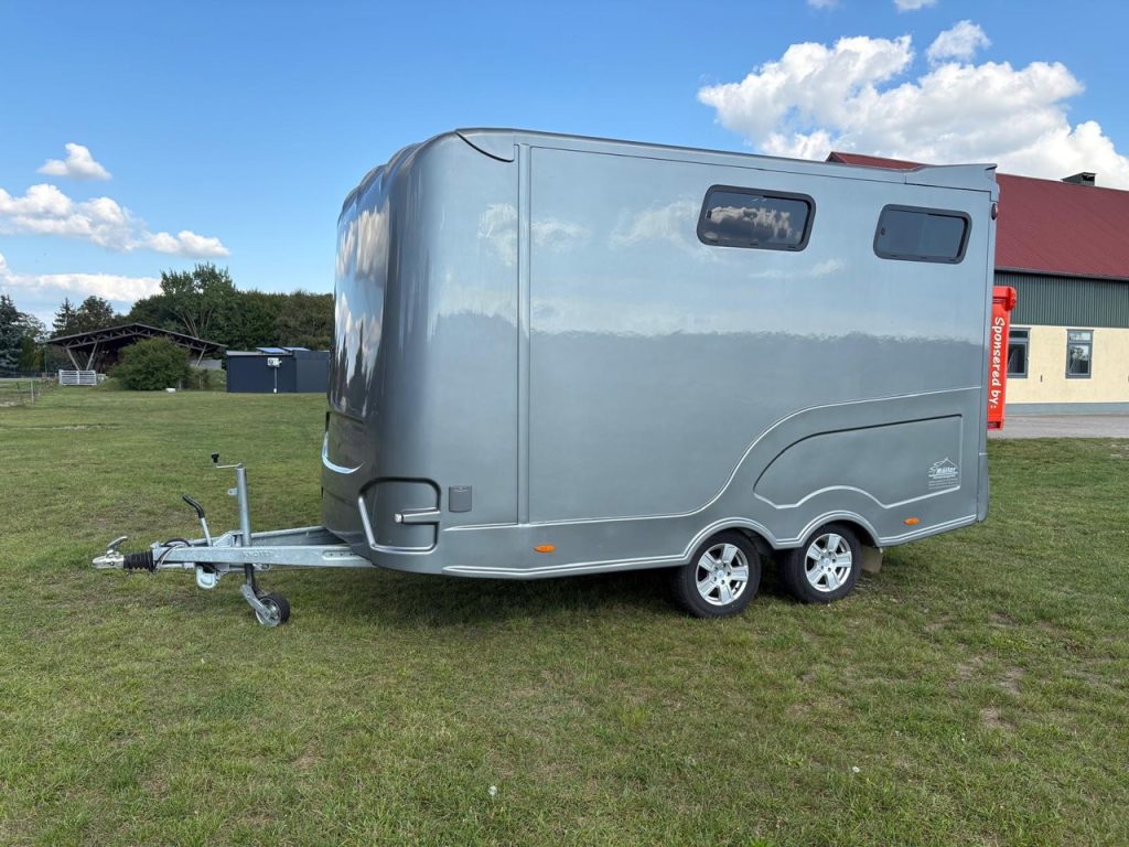 ANKA Anhänger 3-Pferde Wohnkabine Dusche LKW - Im Kundenauftrag