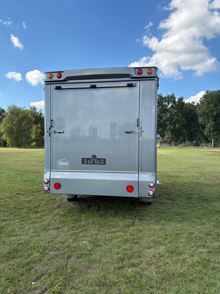 ANKA Anhänger 3-Pferde Wohnkabine Dusche LKW - Im Kundenauftrag