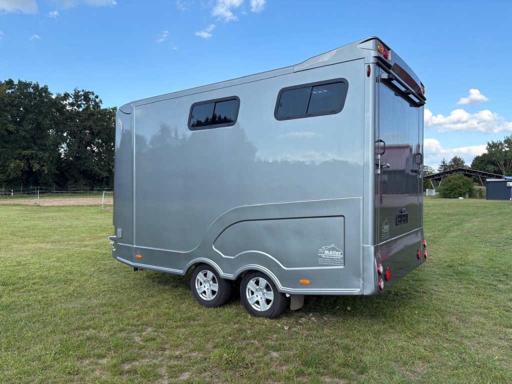 ANKA Anhänger 3-Pferde Wohnkabine Dusche LKW - Im Kundenauftrag