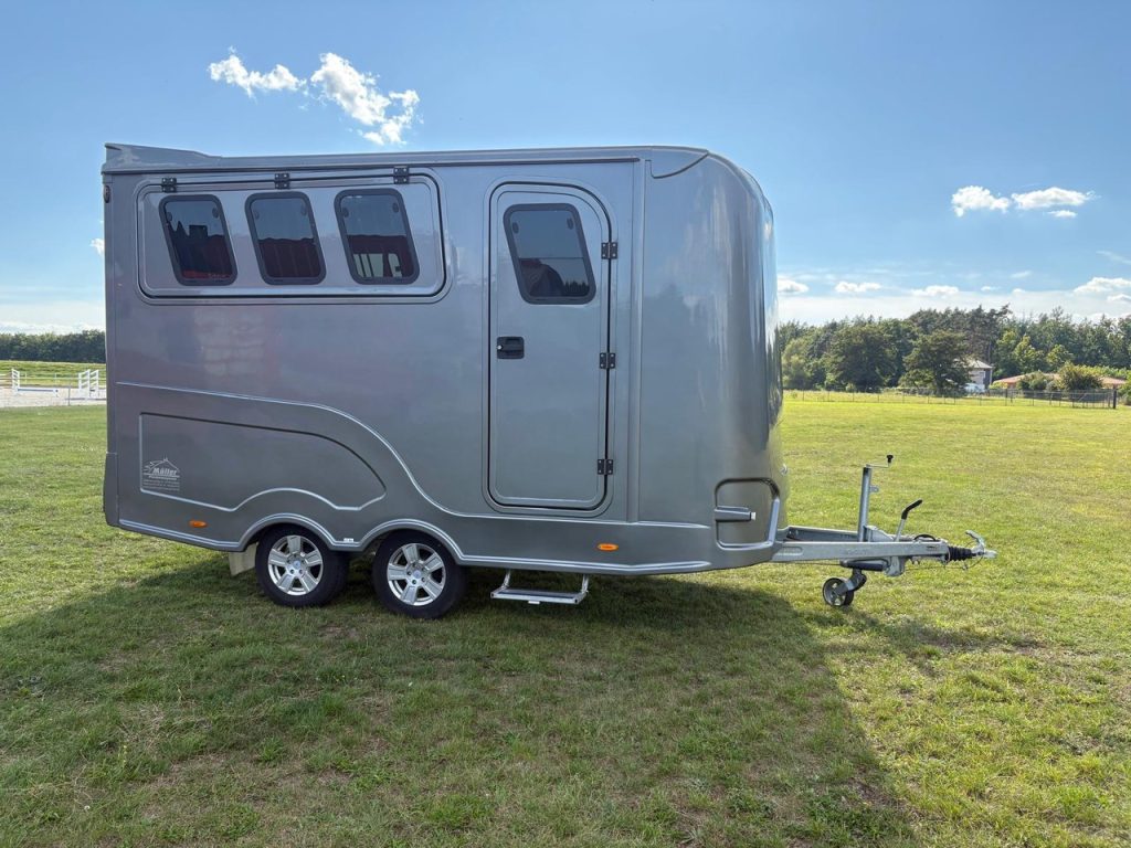ANKA Anhänger 3-Pferde Wohnkabine Dusche LKW - Im Kundenauftrag