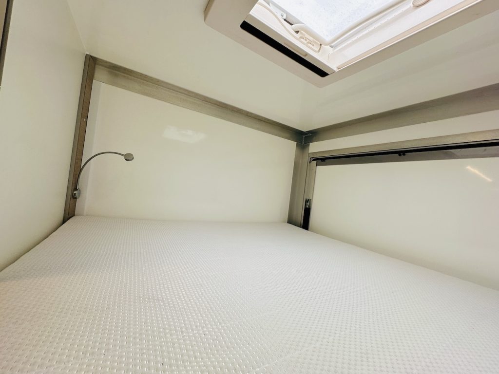 RJH Wohnanhänger mit großer Heckgarage WC Dusche Wohnwagen - Vorführer