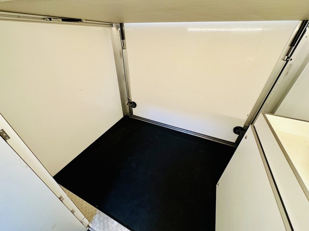 RJH Wohnanhänger mit großer Heckgarage WC Dusche Wohnwagen - Vorführer