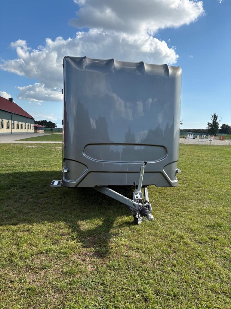 ANKA Anhänger 3-Pferde Wohnkabine Dusche LKW - Im Kundenauftrag