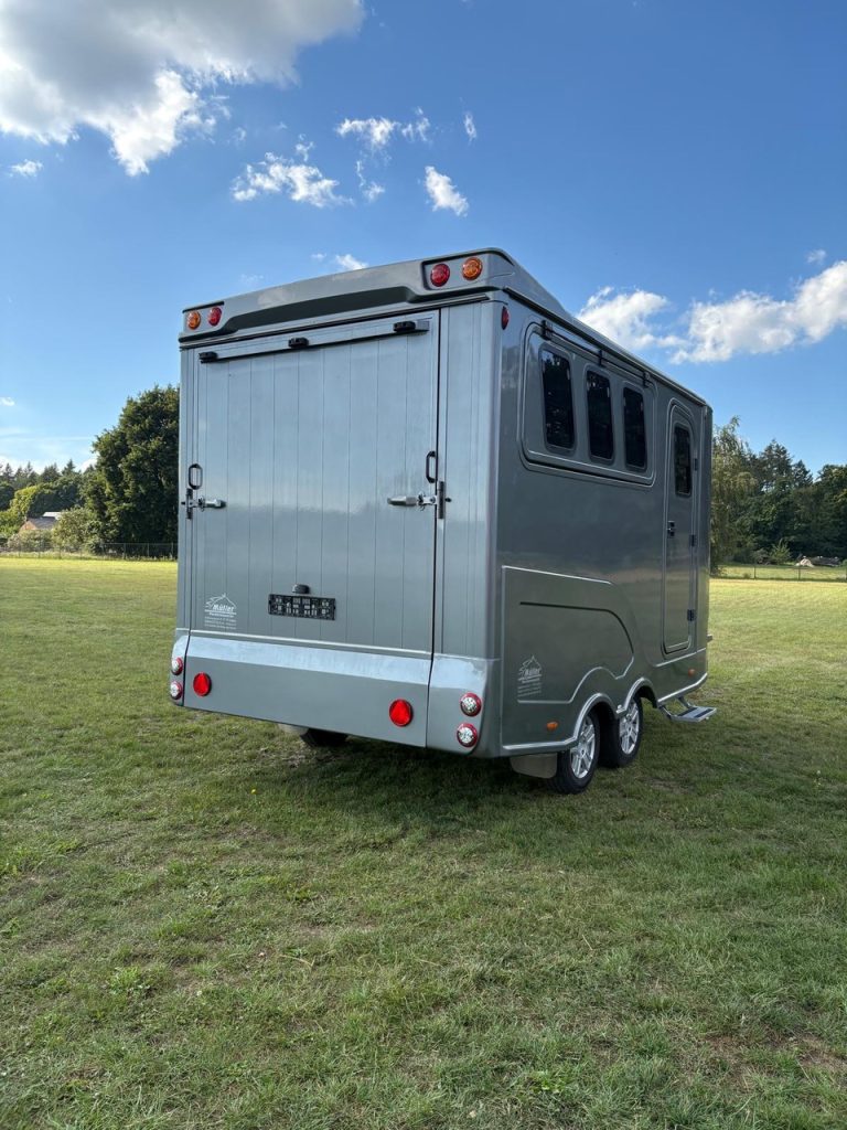 ANKA Anhänger 3-Pferde Wohnkabine Dusche LKW - Im Kundenauftrag