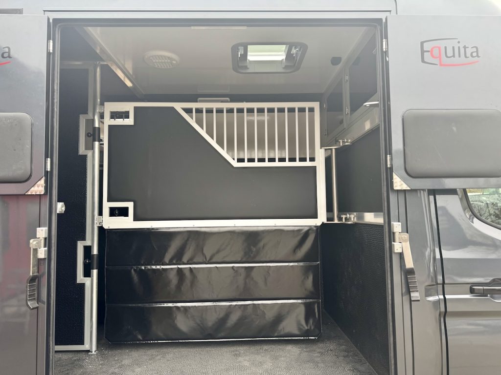 Neues Modell Renault EQUITA 2-Pferdetransporter 3-Sitzer LKW Automatik
