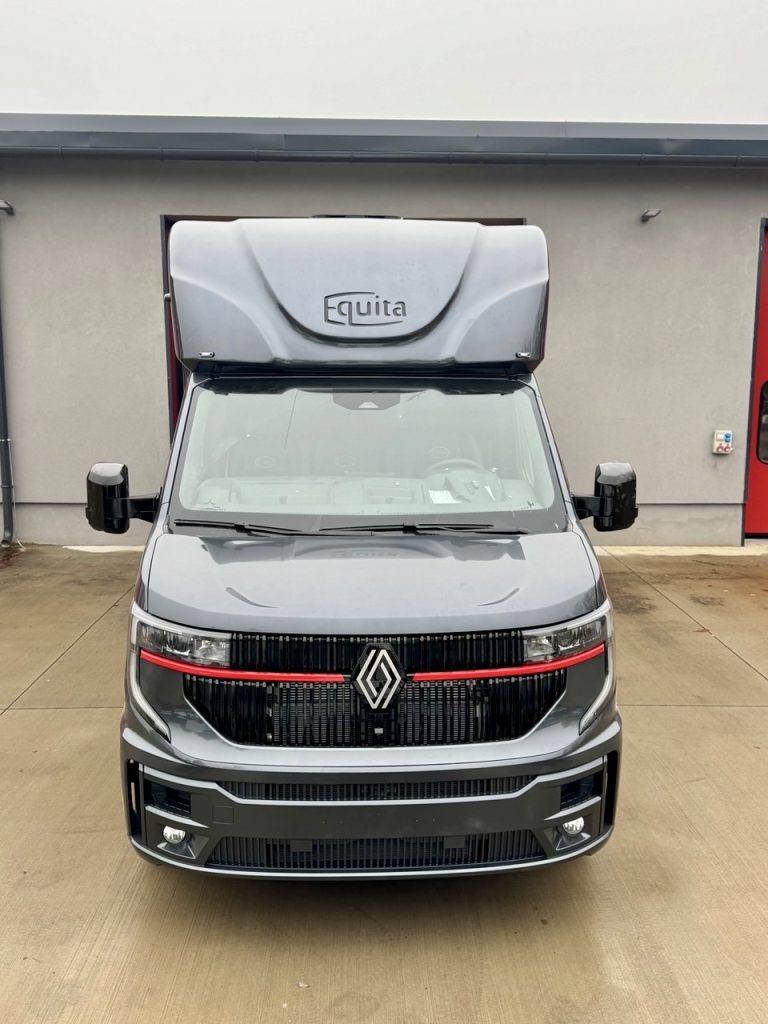 Neues Modell Renault EQUITA 2-Pferdetransporter 3-Sitzer LKW Automatik