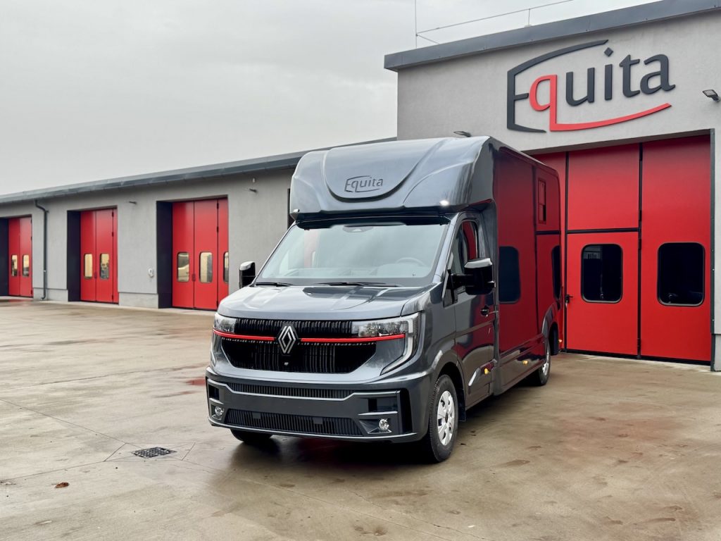 Neues Modell Renault EQUITA 2-Pferdetransporter 3-Sitzer LKW Automatik