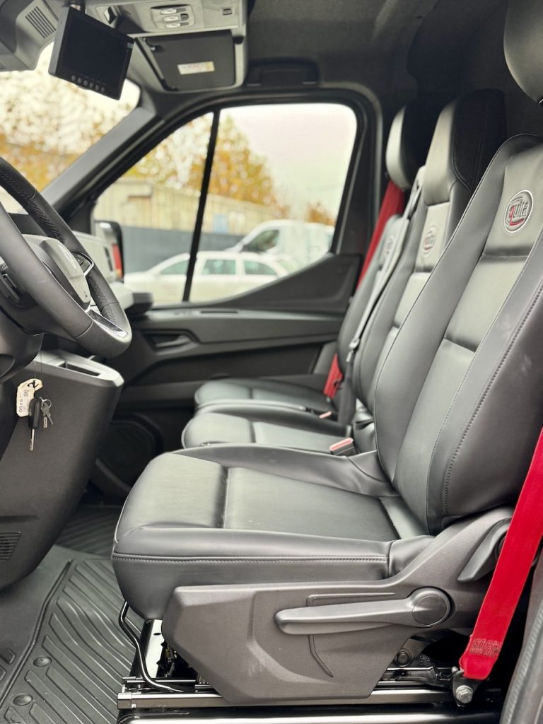 Neues Modell Renault EQUITA 2-Pferdetransporter 3-Sitzer LKW Automatik