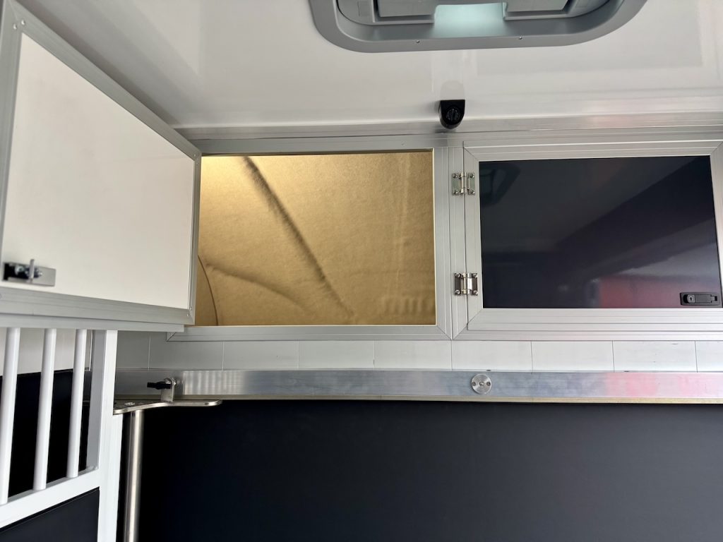 Neues Modell Renault EQUITA 2-Pferdetransporter 3-Sitzer LKW Automatik