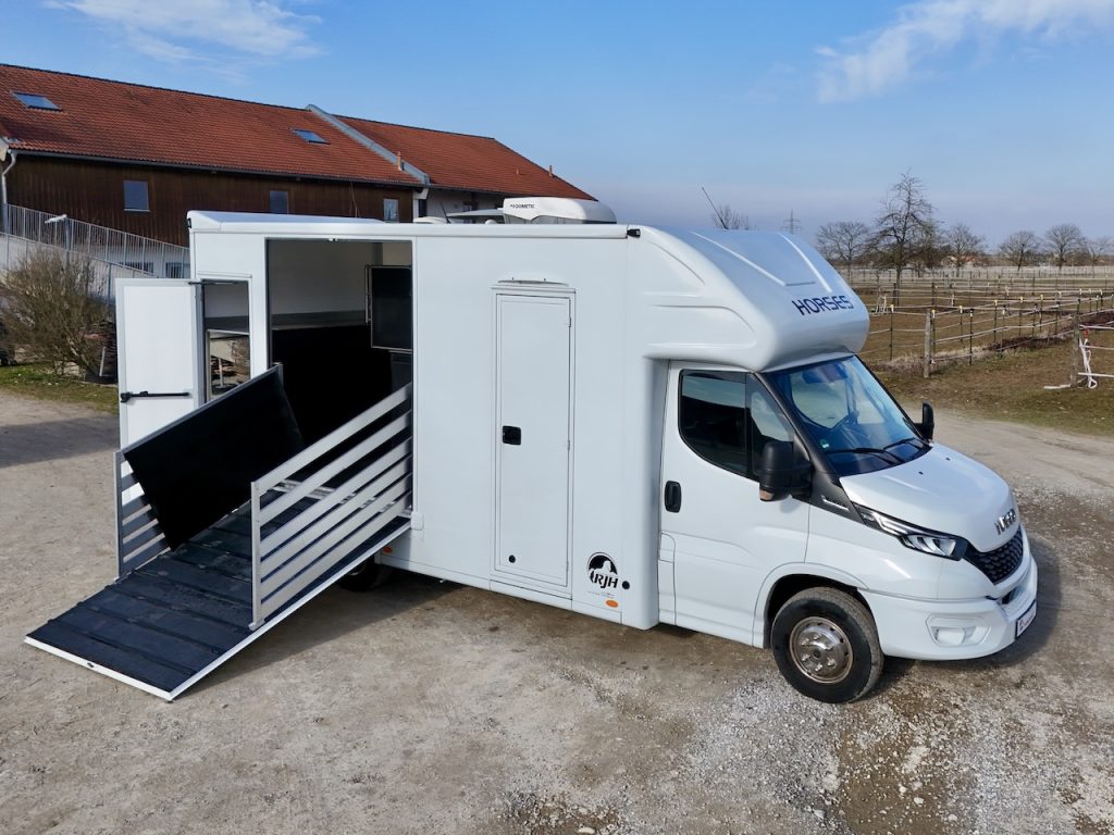Iveco Daily RJH Sport Pro H2 für 2 Pferde mit Wohnkabine, WC und Dusche - Gebrauchtfahrzeug