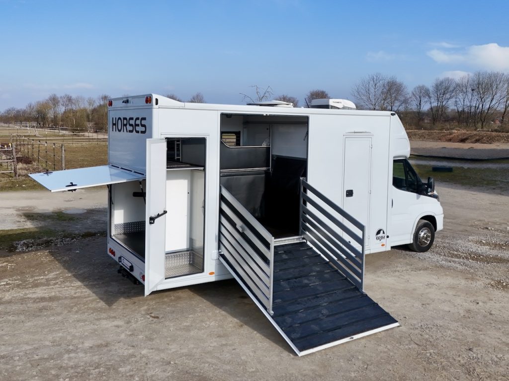 Iveco Daily RJH Sport Pro H2 für 2 Pferde mit Wohnkabine, WC und Dusche - Gebrauchtfahrzeug