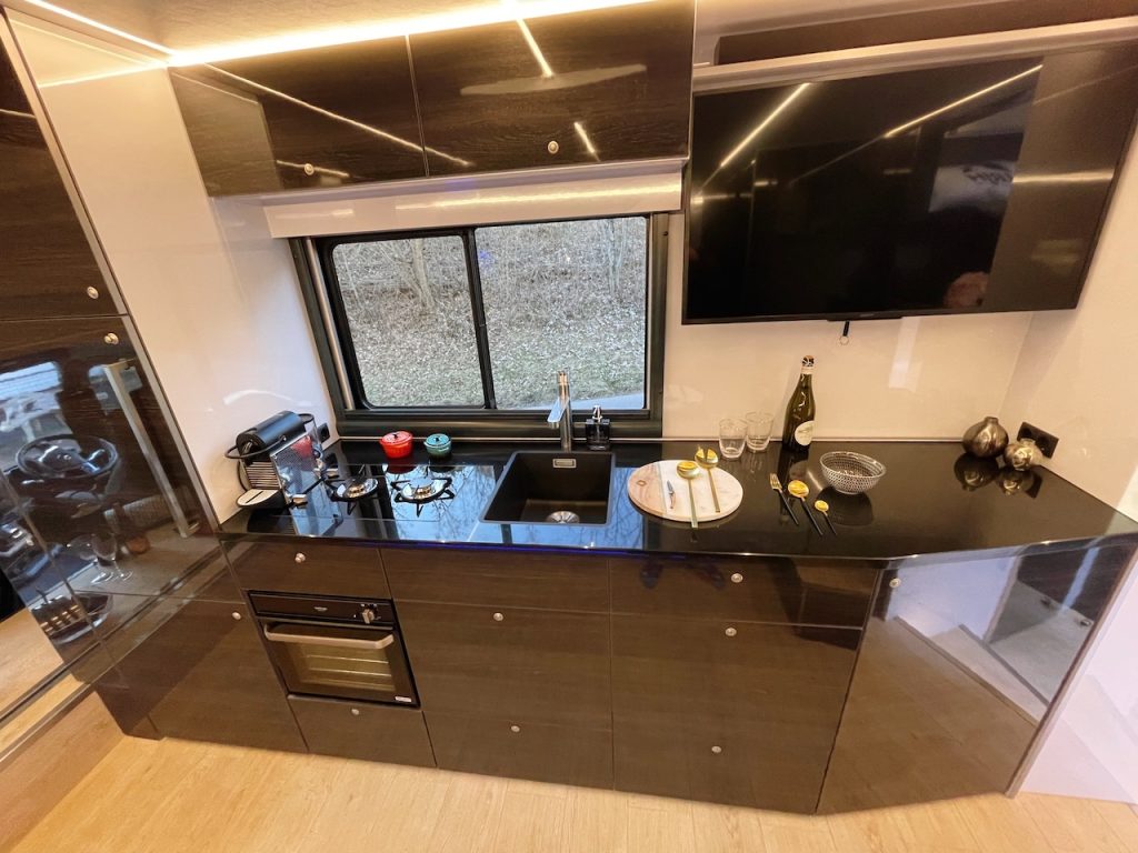 Mercedes-Benz Actros 1840 RJH Exclusive Pferdetransporter mit großer Wohnung für bis zu 3 Pferde - Slide-Out und Space-Cab-System